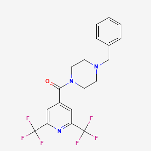 molecular formula C19H17F6N3O B6594447 1-Benzyl-4-[2,6-bis(trifluoromethyl)pyridine-4-carbonyl]piperazine CAS No. 1092346-72-9