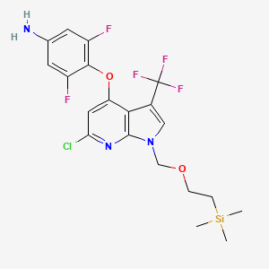 molecular formula C20H21ClF5N3O2Si B6596385 4-((6-氯-3-(三氟甲基)-1-((2-(三甲基甲硅烷基)乙氧基)甲基)-1H-吡咯并[2,3-b]吡啶-4-基)氧基)-3,5-二氟苯胺 CAS No. 892414-55-0