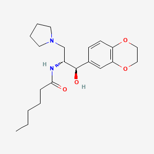 molecular formula C21H32N2O4 B6601618 N-[(1R,2R)-1-(2,3-dihydro-1,4-benzodioxin-6-yl)-1-hydroxy-3-(pyrrolidin-1-yl)propan-2-yl]hexanamide CAS No. 2193051-88-4