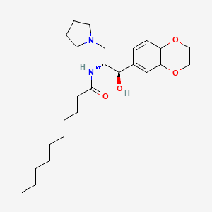 molecular formula C25H40N2O4 B6615514 N-[(1R,2R)-1-(2,3-二氢-1,4-苯并二氧杂环-6-基)-1-羟基-3-(吡咯烷-1-基)丙烷-2-基]癸酰胺 CAS No. 491833-31-9