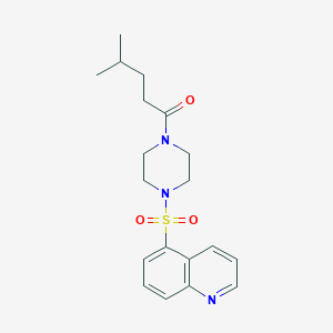 molecular formula C19H25N3O3S B6620640 4-Methyl-1-(4-quinolin-5-ylsulfonylpiperazin-1-yl)pentan-1-one 