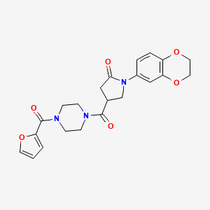 molecular formula C22H23N3O6 B6622018 1-(2,3-Dihydro-1,4-benzodioxin-6-yl)-4-[4-(furan-2-carbonyl)piperazine-1-carbonyl]pyrrolidin-2-one 