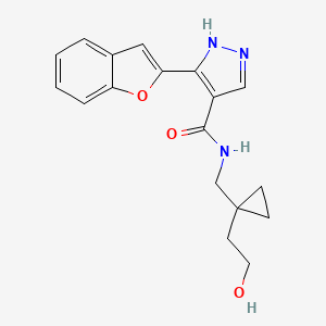 molecular formula C18H19N3O3 B6622926 5-(1-benzofuran-2-yl)-N-[[1-(2-hydroxyethyl)cyclopropyl]methyl]-1H-pyrazole-4-carboxamide 