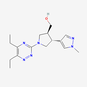 molecular formula C16H24N6O B6624146 [(3S,4R)-1-(5,6-diethyl-1,2,4-triazin-3-yl)-4-(1-methylpyrazol-4-yl)pyrrolidin-3-yl]methanol 