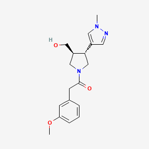 molecular formula C18H23N3O3 B6624385 1-[(3S,4R)-3-(hydroxymethyl)-4-(1-methylpyrazol-4-yl)pyrrolidin-1-yl]-2-(3-methoxyphenyl)ethanone 