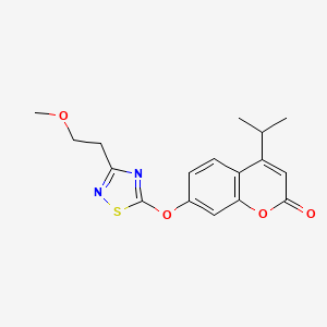 7-[[3-(2-Methoxyethyl)-1,2,4-thiadiazol-5-yl]oxy]-4-propan-2-ylchromen-2-one