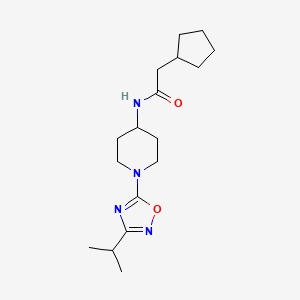 molecular formula C17H28N4O2 B6625332 2-cyclopentyl-N-[1-(3-propan-2-yl-1,2,4-oxadiazol-5-yl)piperidin-4-yl]acetamide 