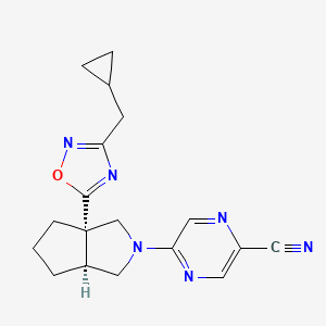 molecular formula C18H20N6O B6626095 5-[(3aS,6aS)-3a-[3-(cyclopropylmethyl)-1,2,4-oxadiazol-5-yl]-1,3,4,5,6,6a-hexahydrocyclopenta[c]pyrrol-2-yl]pyrazine-2-carbonitrile 
