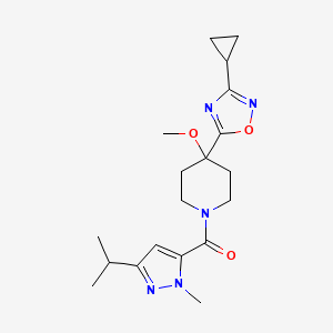 molecular formula C19H27N5O3 B6627098 [4-(3-Cyclopropyl-1,2,4-oxadiazol-5-yl)-4-methoxypiperidin-1-yl]-(2-methyl-5-propan-2-ylpyrazol-3-yl)methanone 