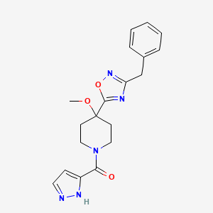 molecular formula C19H21N5O3 B6627126 [4-(3-benzyl-1,2,4-oxadiazol-5-yl)-4-methoxypiperidin-1-yl]-(1H-pyrazol-5-yl)methanone 