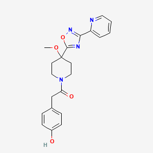 molecular formula C21H22N4O4 B6627149 2-(4-Hydroxyphenyl)-1-[4-methoxy-4-(3-pyridin-2-yl-1,2,4-oxadiazol-5-yl)piperidin-1-yl]ethanone 