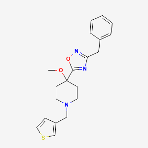 molecular formula C20H23N3O2S B6627162 3-Benzyl-5-[4-methoxy-1-(thiophen-3-ylmethyl)piperidin-4-yl]-1,2,4-oxadiazole 