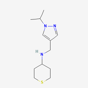 N-[(1-propan-2-ylpyrazol-4-yl)methyl]thian-4-amine