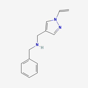 molecular formula C13H15N3 B6634219 N-[(1-ethenylpyrazol-4-yl)methyl]-1-phenylmethanamine 