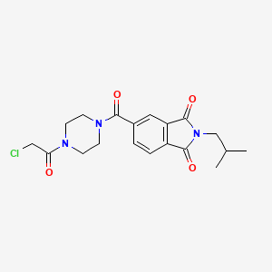 molecular formula C19H22ClN3O4 B6636120 5-[4-(2-Chloroacetyl)piperazine-1-carbonyl]-2-(2-methylpropyl)isoindole-1,3-dione 