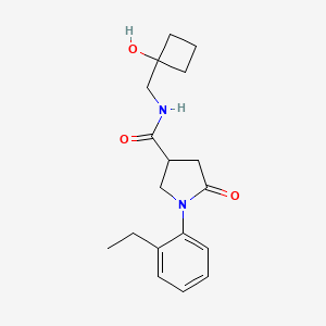 molecular formula C18H24N2O3 B6640518 1-(2-ethylphenyl)-N-[(1-hydroxycyclobutyl)methyl]-5-oxopyrrolidine-3-carboxamide 