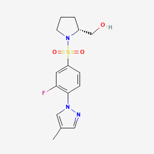 molecular formula C15H18FN3O3S B6641675 [(2R)-1-[3-fluoro-4-(4-methylpyrazol-1-yl)phenyl]sulfonylpyrrolidin-2-yl]methanol 