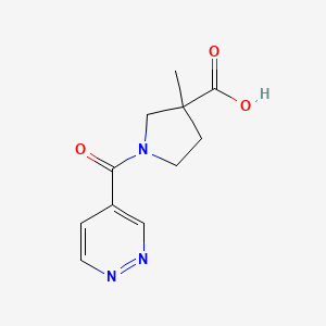 molecular formula C11H13N3O3 B6642083 3-Methyl-1-(pyridazine-4-carbonyl)pyrrolidine-3-carboxylic acid 