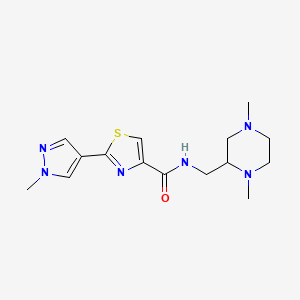 molecular formula C15H22N6OS B6752356 N-[(1,4-dimethylpiperazin-2-yl)methyl]-2-(1-methylpyrazol-4-yl)-1,3-thiazole-4-carboxamide 