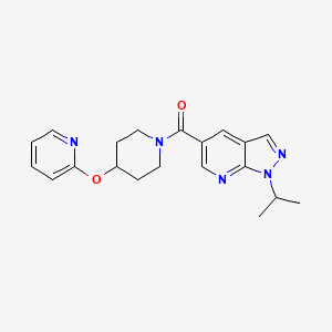 molecular formula C20H23N5O2 B6753424 (1-Propan-2-ylpyrazolo[3,4-b]pyridin-5-yl)-(4-pyridin-2-yloxypiperidin-1-yl)methanone 