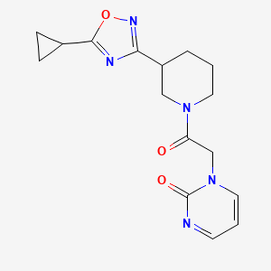 molecular formula C16H19N5O3 B6753955 1-[2-[3-(5-Cyclopropyl-1,2,4-oxadiazol-3-yl)piperidin-1-yl]-2-oxoethyl]pyrimidin-2-one 