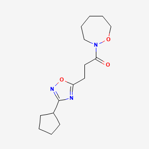 3-(3-Cyclopentyl-1,2,4-oxadiazol-5-yl)-1-(oxazepan-2-yl)propan-1-one