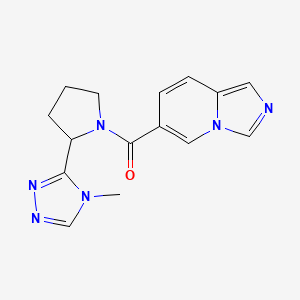 molecular formula C15H16N6O B6783018 Imidazo[1,5-a]pyridin-6-yl-[2-(4-methyl-1,2,4-triazol-3-yl)pyrrolidin-1-yl]methanone 