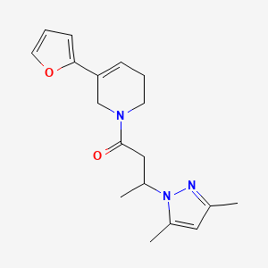 molecular formula C18H23N3O2 B6963504 3-(3,5-dimethylpyrazol-1-yl)-1-[5-(furan-2-yl)-3,6-dihydro-2H-pyridin-1-yl]butan-1-one 