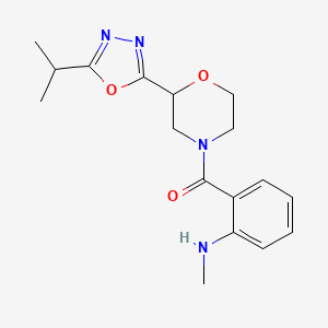 [2-(Methylamino)phenyl]-[2-(5-propan-2-yl-1,3,4-oxadiazol-2-yl)morpholin-4-yl]methanone