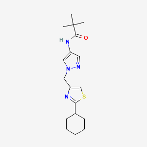 molecular formula C18H26N4OS B6974356 N-[1-[(2-cyclohexyl-1,3-thiazol-4-yl)methyl]pyrazol-4-yl]-2,2-dimethylpropanamide 