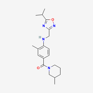 molecular formula C20H28N4O2 B6974825 (3-Methylpiperidin-1-yl)-[3-methyl-4-[(5-propan-2-yl-1,2,4-oxadiazol-3-yl)methylamino]phenyl]methanone 