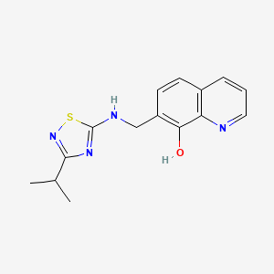 molecular formula C15H16N4OS B6982344 7-[[(3-Propan-2-yl-1,2,4-thiadiazol-5-yl)amino]methyl]quinolin-8-ol 