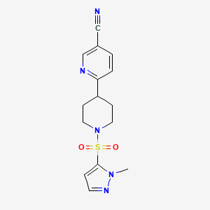 molecular formula C15H17N5O2S B6983071 6-[1-(2-Methylpyrazol-3-yl)sulfonylpiperidin-4-yl]pyridine-3-carbonitrile 