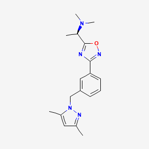 molecular formula C18H23N5O B6983201 (1R)-1-[3-[3-[(3,5-dimethylpyrazol-1-yl)methyl]phenyl]-1,2,4-oxadiazol-5-yl]-N,N-dimethylethanamine 