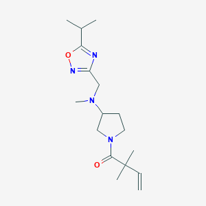 2,2-Dimethyl-1-[3-[methyl-[(5-propan-2-yl-1,2,4-oxadiazol-3-yl)methyl]amino]pyrrolidin-1-yl]but-3-en-1-one