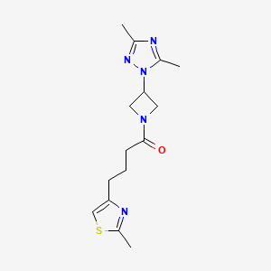 molecular formula C15H21N5OS B7052292 1-[3-(3,5-Dimethyl-1,2,4-triazol-1-yl)azetidin-1-yl]-4-(2-methyl-1,3-thiazol-4-yl)butan-1-one 