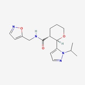 molecular formula C16H22N4O3 B7055790 (2R,3R)-N-(1,2-oxazol-5-ylmethyl)-2-(2-propan-2-ylpyrazol-3-yl)oxane-3-carboxamide 