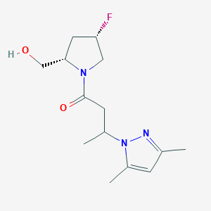 molecular formula C14H22FN3O2 B7056125 3-(3,5-dimethylpyrazol-1-yl)-1-[(2S,4S)-4-fluoro-2-(hydroxymethyl)pyrrolidin-1-yl]butan-1-one 