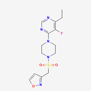 molecular formula C14H18FN5O3S B7056288 3-[[4-(6-Ethyl-5-fluoropyrimidin-4-yl)piperazin-1-yl]sulfonylmethyl]-1,2-oxazole 