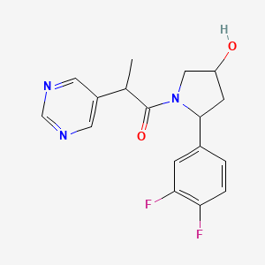 molecular formula C17H17F2N3O2 B7056429 1-[2-(3,4-Difluorophenyl)-4-hydroxypyrrolidin-1-yl]-2-pyrimidin-5-ylpropan-1-one 