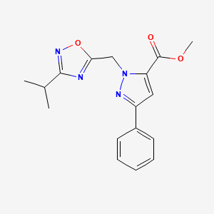 molecular formula C17H18N4O3 B7094818 Methyl 5-phenyl-2-[(3-propan-2-yl-1,2,4-oxadiazol-5-yl)methyl]pyrazole-3-carboxylate 