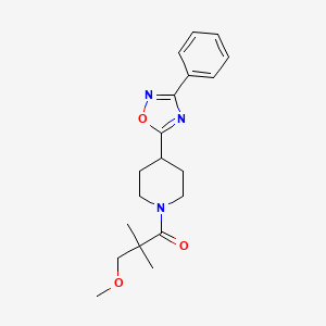 3-Methoxy-2,2-dimethyl-1-[4-(3-phenyl-1,2,4-oxadiazol-5-yl)piperidin-1-yl]propan-1-one