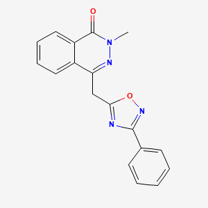 2-Methyl-4-[(3-phenyl-1,2,4-oxadiazol-5-yl)methyl]phthalazin-1-one