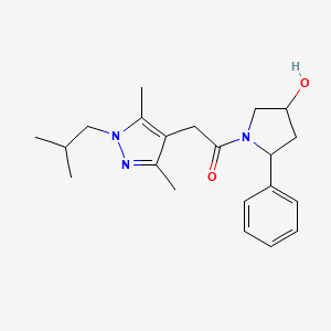 2-[3,5-Dimethyl-1-(2-methylpropyl)pyrazol-4-yl]-1-(4-hydroxy-2-phenylpyrrolidin-1-yl)ethanone