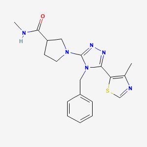 molecular formula C19H22N6OS B7246100 1-[4-benzyl-5-(4-methyl-1,3-thiazol-5-yl)-1,2,4-triazol-3-yl]-N-methylpyrrolidine-3-carboxamide 