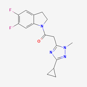 molecular formula C16H16F2N4O B7246339 2-(5-Cyclopropyl-2-methyl-1,2,4-triazol-3-yl)-1-(5,6-difluoro-2,3-dihydroindol-1-yl)ethanone 