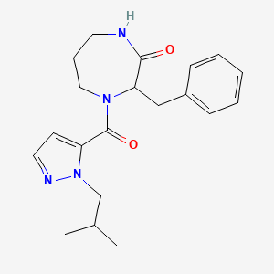 molecular formula C20H26N4O2 B7246406 3-Benzyl-4-[2-(2-methylpropyl)pyrazole-3-carbonyl]-1,4-diazepan-2-one 