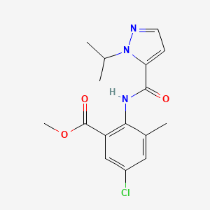 molecular formula C16H18ClN3O3 B7273696 Methyl 5-chloro-3-methyl-2-[(2-propan-2-ylpyrazole-3-carbonyl)amino]benzoate 