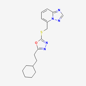 2-(2-Cyclohexylethyl)-5-([1,2,4]triazolo[1,5-a]pyridin-5-ylmethylsulfanyl)-1,3,4-oxadiazole