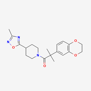 molecular formula C20H25N3O4 B7328545 2-(2,3-Dihydro-1,4-benzodioxin-6-yl)-2-methyl-1-[4-(3-methyl-1,2,4-oxadiazol-5-yl)piperidin-1-yl]propan-1-one 